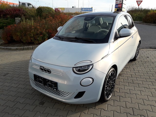Fiat 500e 42kWh 320km 118k LaPrima/IHNED Fiat 500e 42kWh 320km 118k LaPrima/IHNED