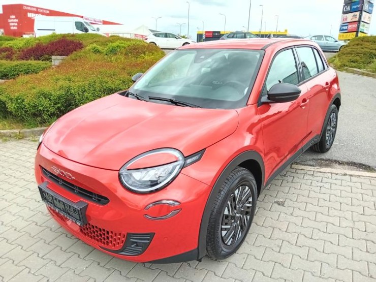 Fiat 600 1,2TURBO HYBRID AT 110k/IHNED/